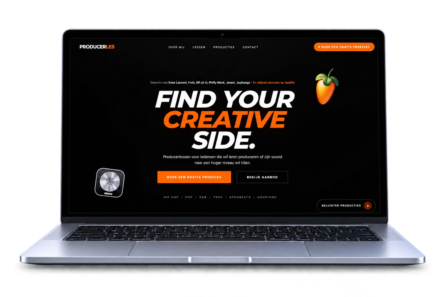 Producerles: website gepresenteerd op een laptop op een lichtgrijze achtergrond