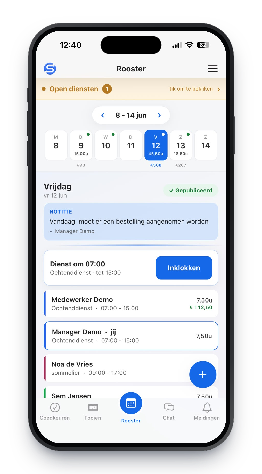 Roosterscherm van de SmartShifter-app op een iPhone met de week, de diensten van vrijdag en een knop om in te klokken